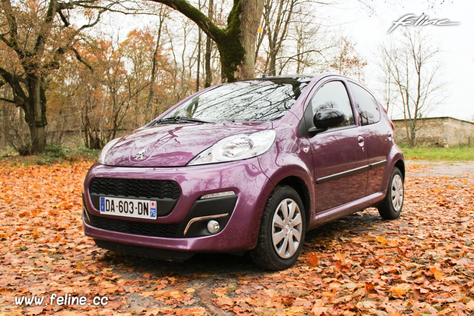 Photo Essai Peugeot 107 Active Prune Plum - 1.0e 12V 68 ch ETG5 - 1-016