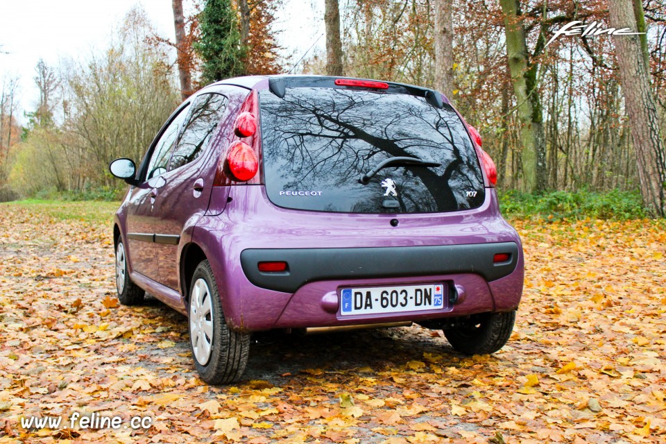Photo Essai Peugeot 107 Active Prune Plum - 1.0e 12V 68 ch ETG5 - 1-019