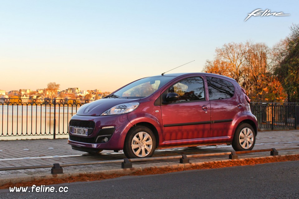Photo Essai Peugeot 107 Active Prune Plum - 1.0e 12V 68 ch ETG5 - 1-031
