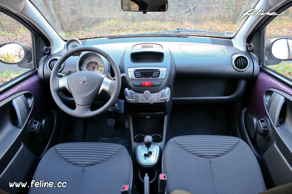 Photo Essai Peugeot 107 Active Prune Plum - 1.0e 12V 68 ch ETG5 - 1-044