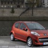 3/4 avant statique Peugeot 107 Orange Mandaline - 1-005