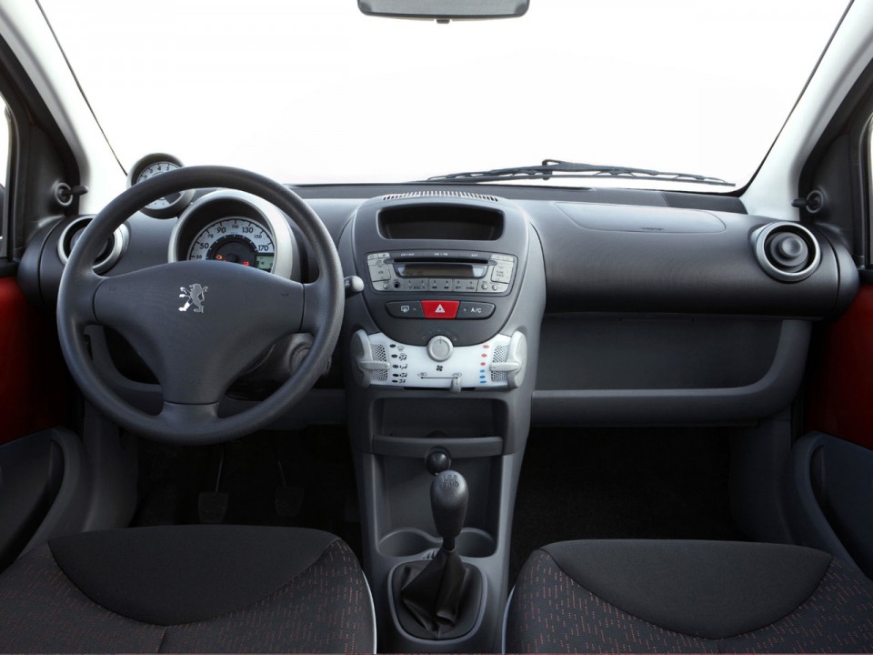 Photo intérieur Peugeot 107 phase 2 - 1-016