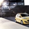 Photo 3/4 avant dynamique Peugeot 107 Jaune Citrus - 1-006