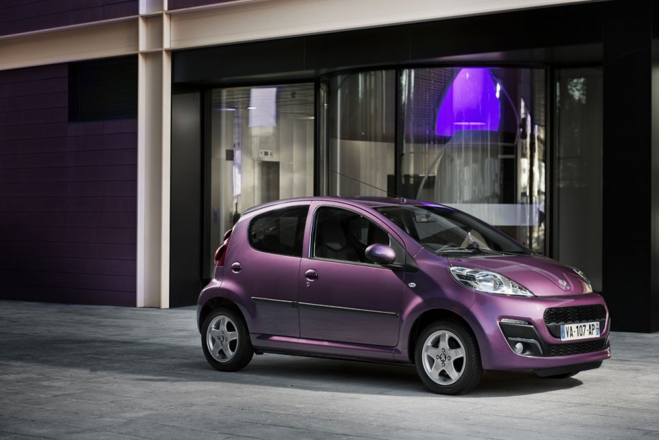 Photo 3/4 avant Peugeot 107 Prune Plum - 1-008