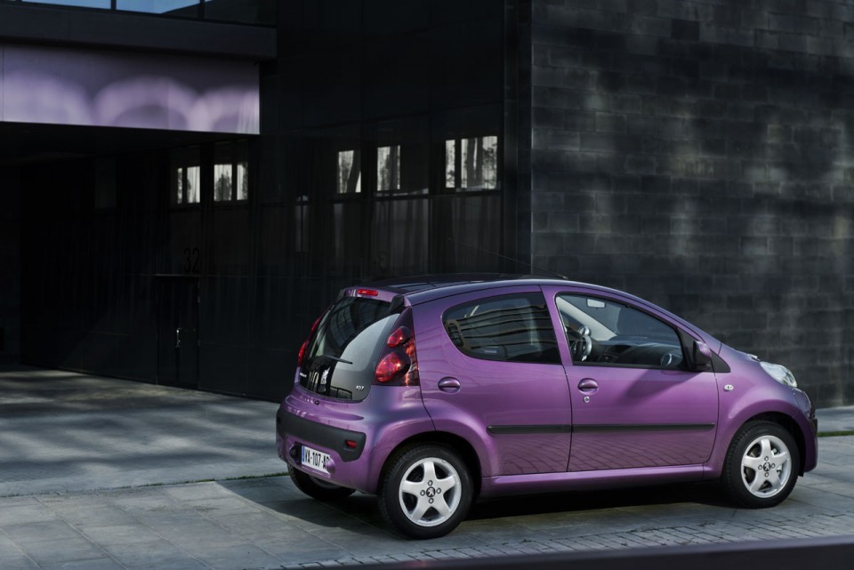 Photo statique Peugeot 107 Prune Plum - 1-010