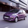 3/4 avant dynamique Peugeot 107 Prune Plum - 1-018