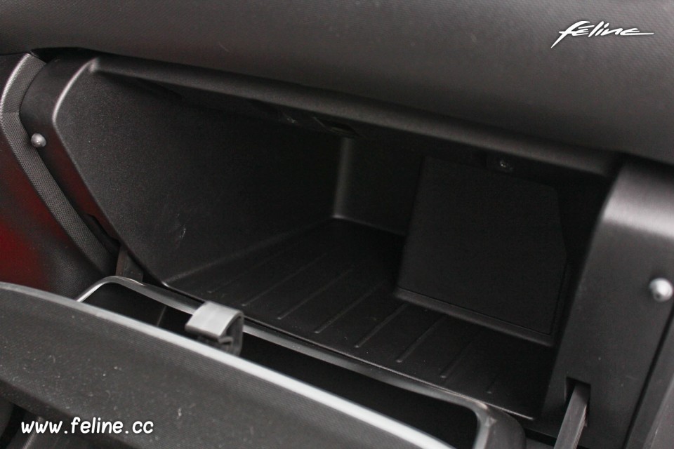 Photo boîte à gants Renault Twingo 3 Edition One