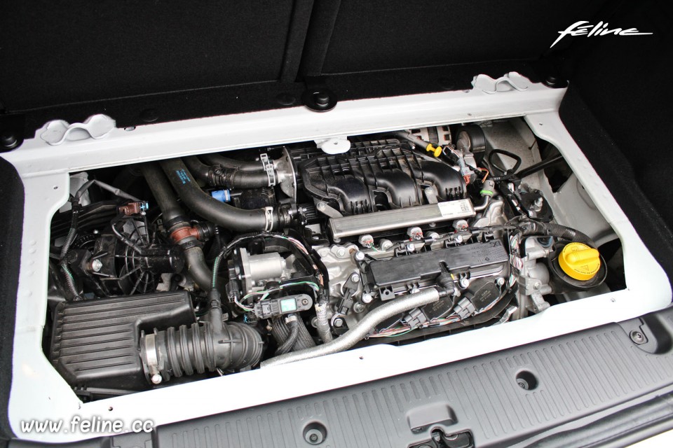 Photo moteur essence 3 cylindres 0.9 TCe 90 Renault Twingo 3 Edi