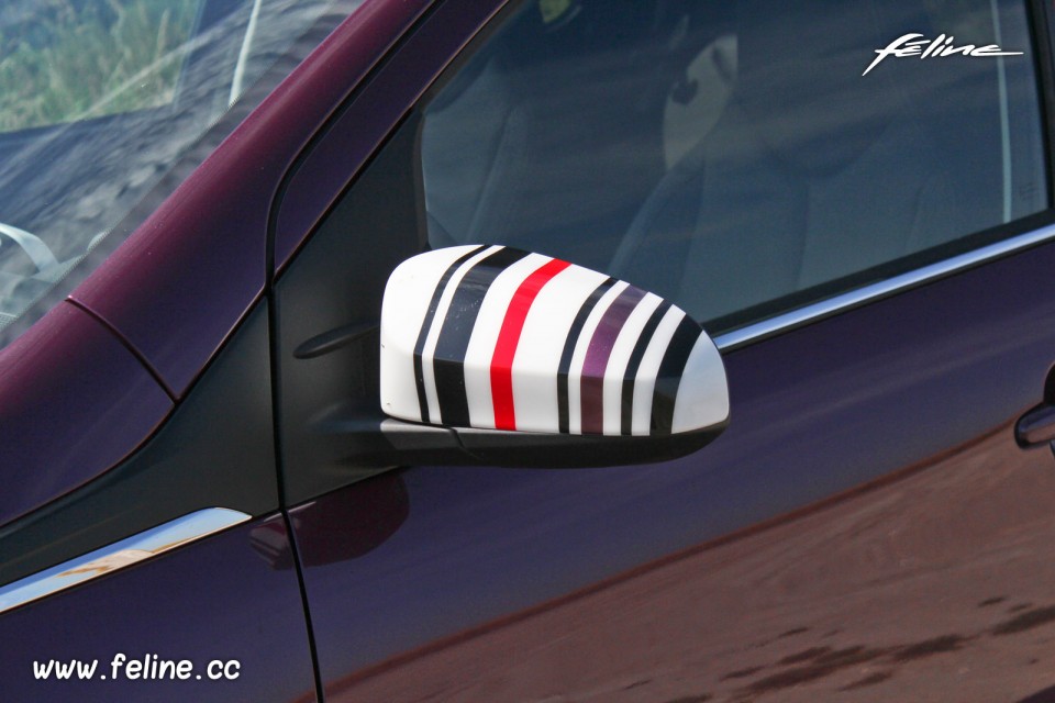 Photo rétroviseur Barcode Peugeot 108 Allure Red Purple