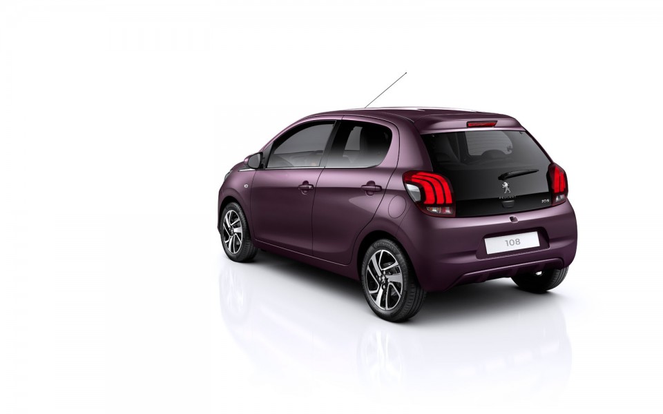 Photo Peugeot 108 violette Red Purple