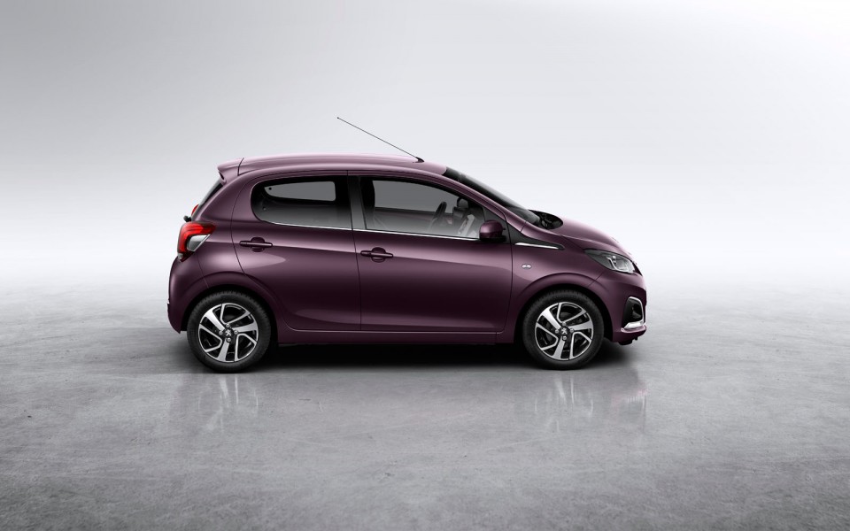 Photo Peugeot 108 5 portes violet Red Purple