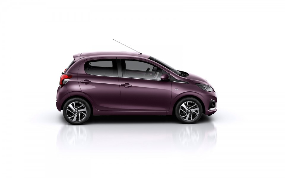 Photo Peugeot 108 violet Red Purple