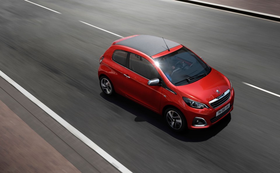 Photo dynamique Peugeot 108 Top Rouge Scarlet