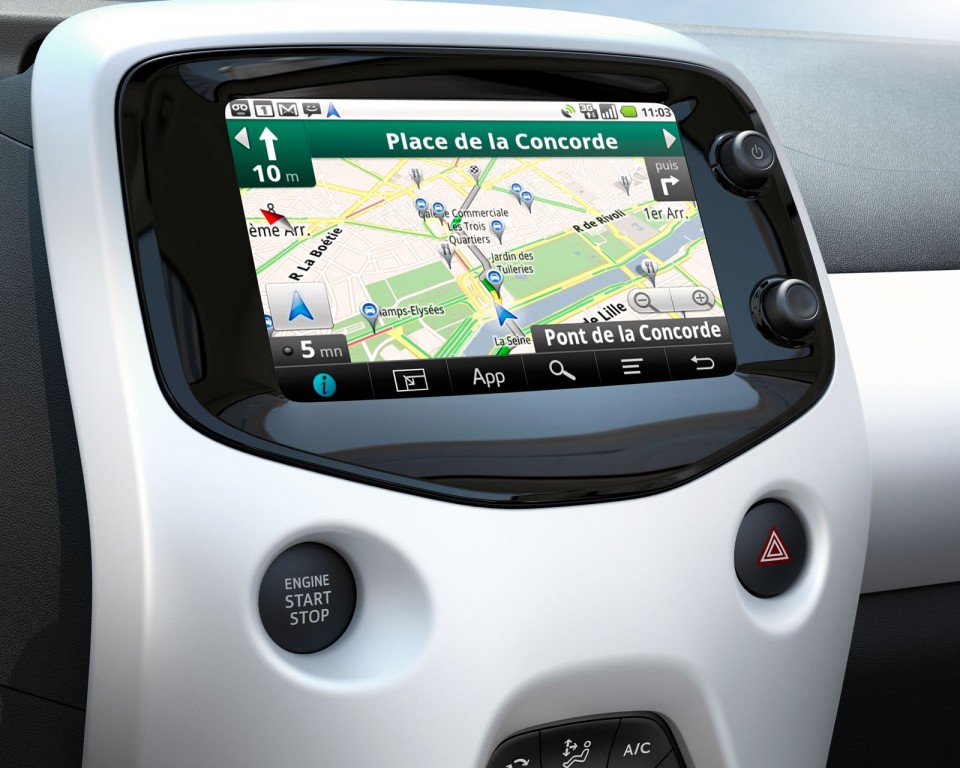 Photo navigation GPS écran tactile Peugeot 108