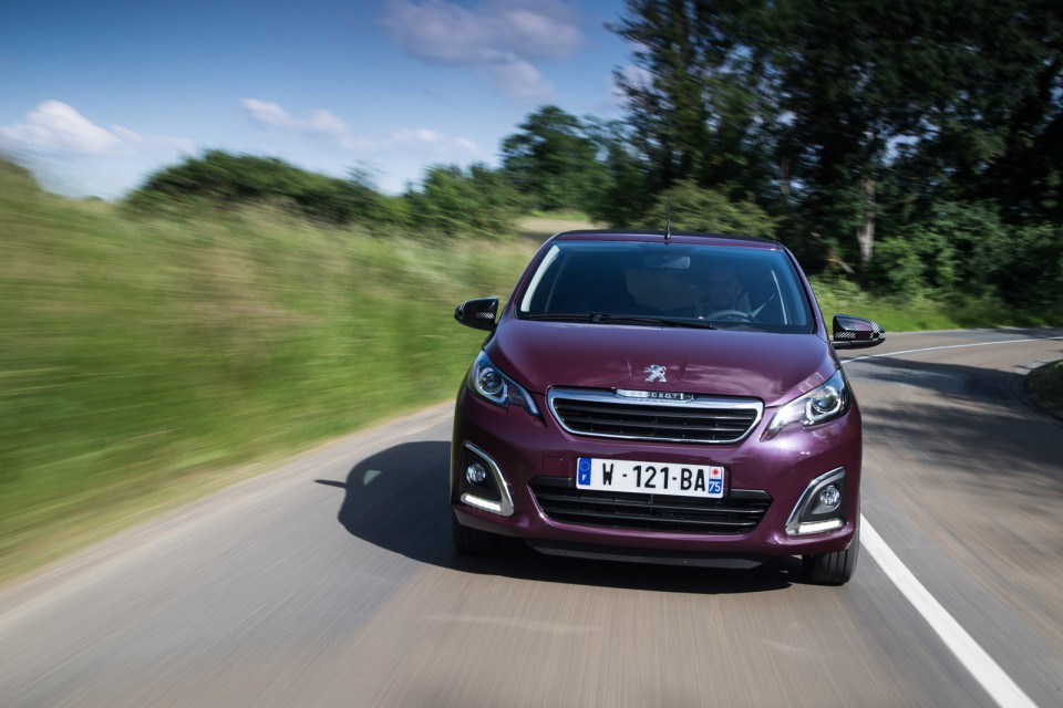 Photo dynamique Peugeot 108 Top ! Red Purple