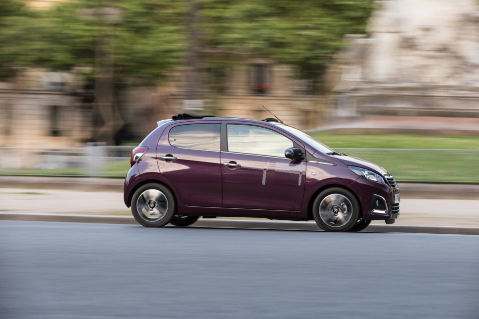 Photo dynamique Peugeot 108 Top ! Red Purple