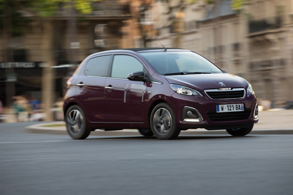 Photo dynamique Peugeot 108 Top ! Red Purple