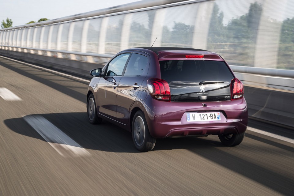 Photo dynamique Peugeot 108 Top ! Red Purple