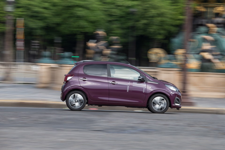 Photo dynamique Peugeot 108 Top ! Red Purple