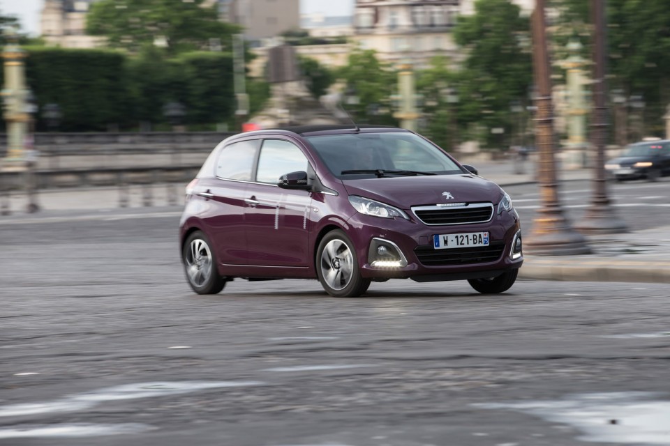 Photo dynamique Peugeot 108 Top ! Red Purple