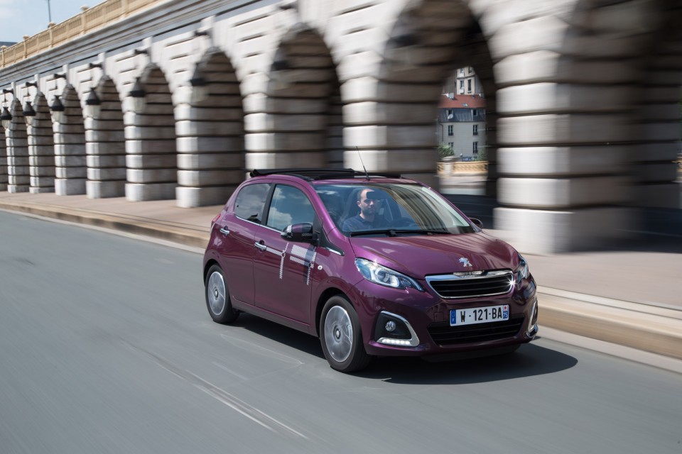 Photo dynamique Peugeot 108 Top ! Red Purple