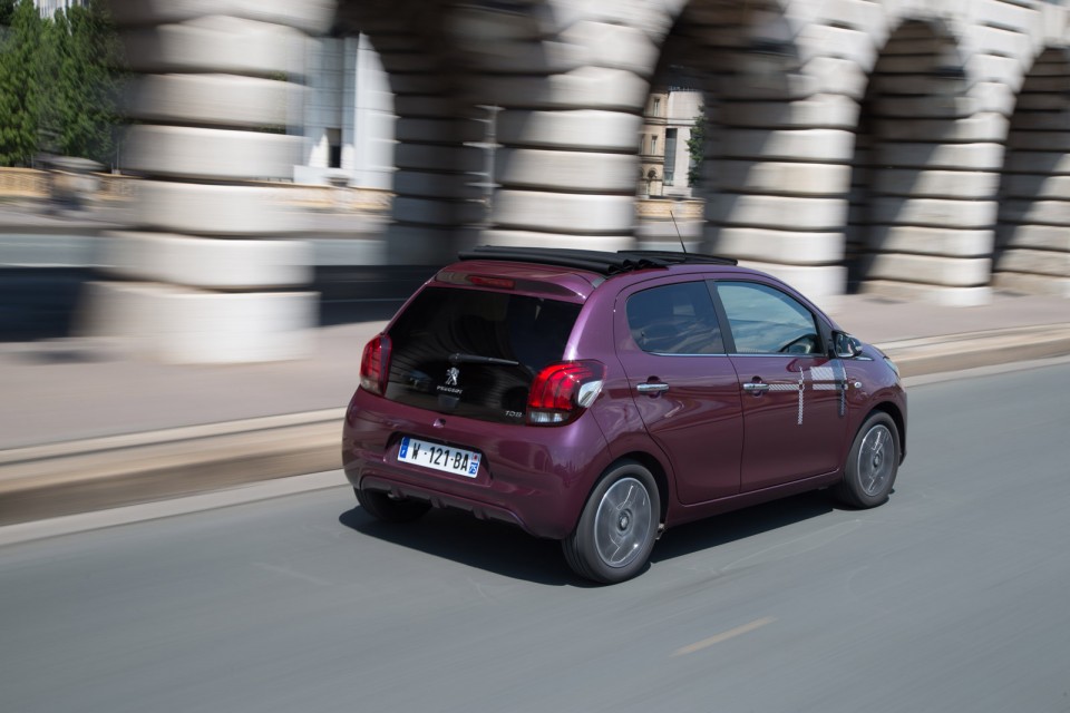 Photo dynamique Peugeot 108 Top ! Red Purple