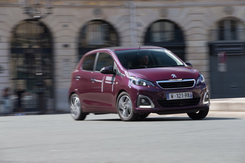 Photo dynamique Peugeot 108 Top ! Red Purple