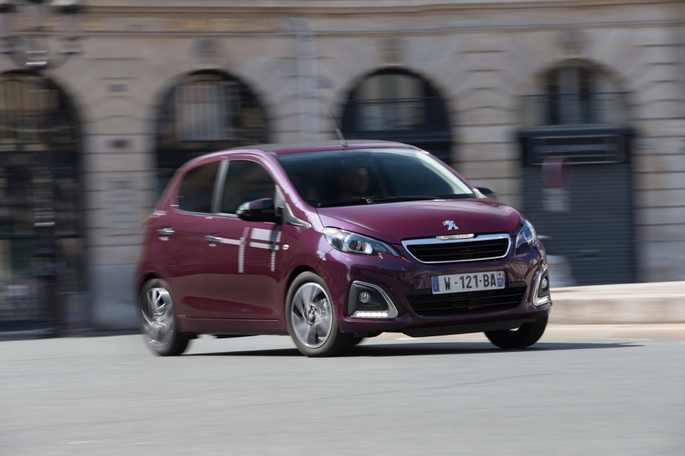 Photo dynamique Peugeot 108 Top ! Red Purple