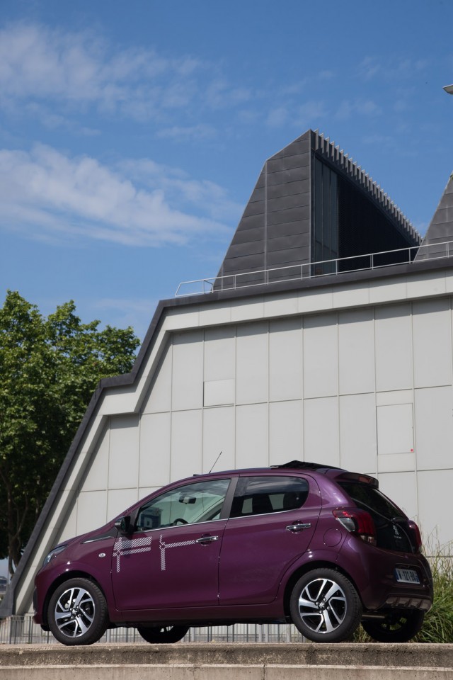 Photo statique Peugeot 108 Allure Top ! Red Purple