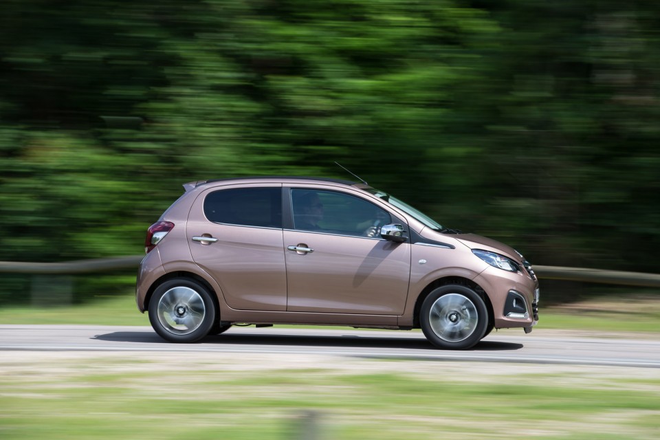 Photo dynamique Peugeot 108 Allure Top ! Aïkinite