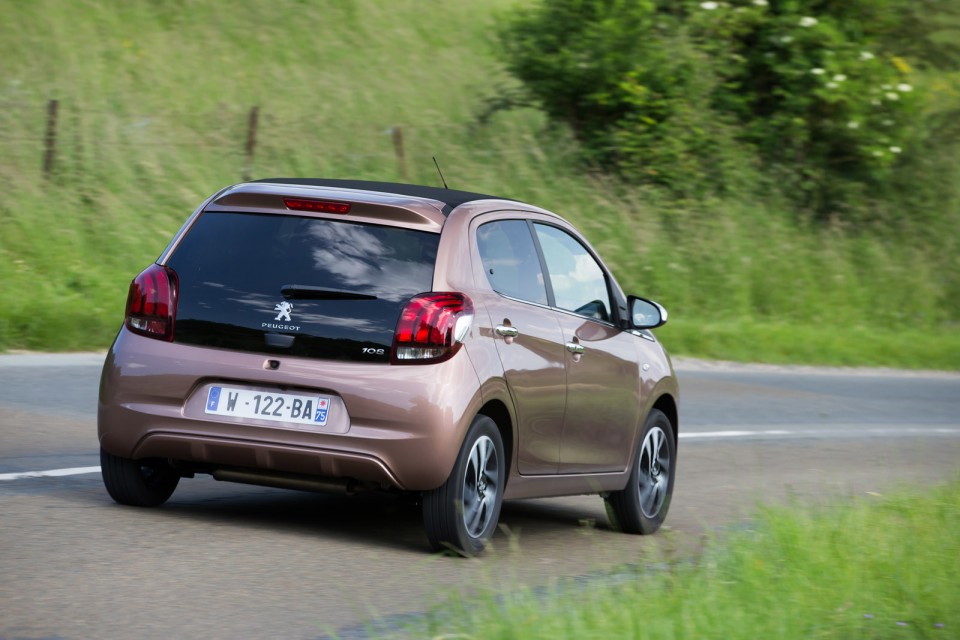 Photo dynamique Peugeot 108 Allure Top ! Aïkinite