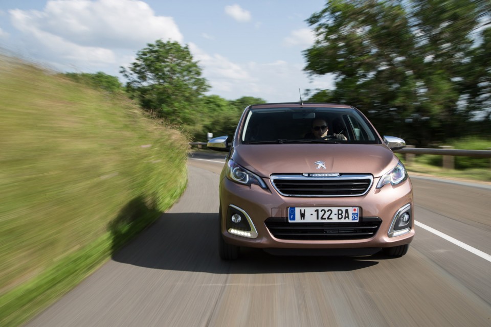 Photo dynamique Peugeot 108 Allure Top ! Aïkinite