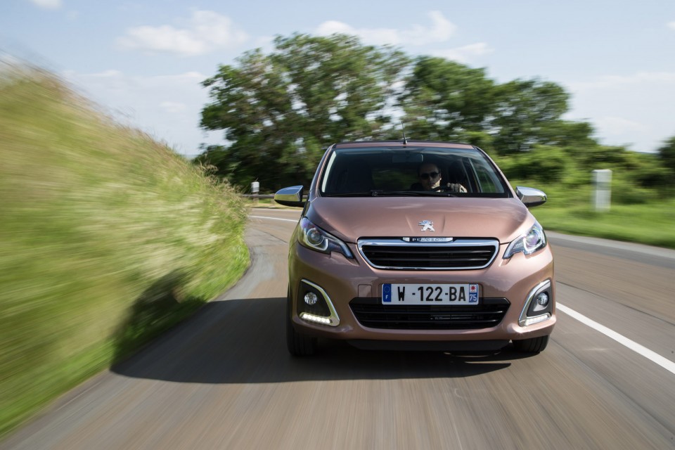 Photo dynamique Peugeot 108 Allure Top ! Aïkinite