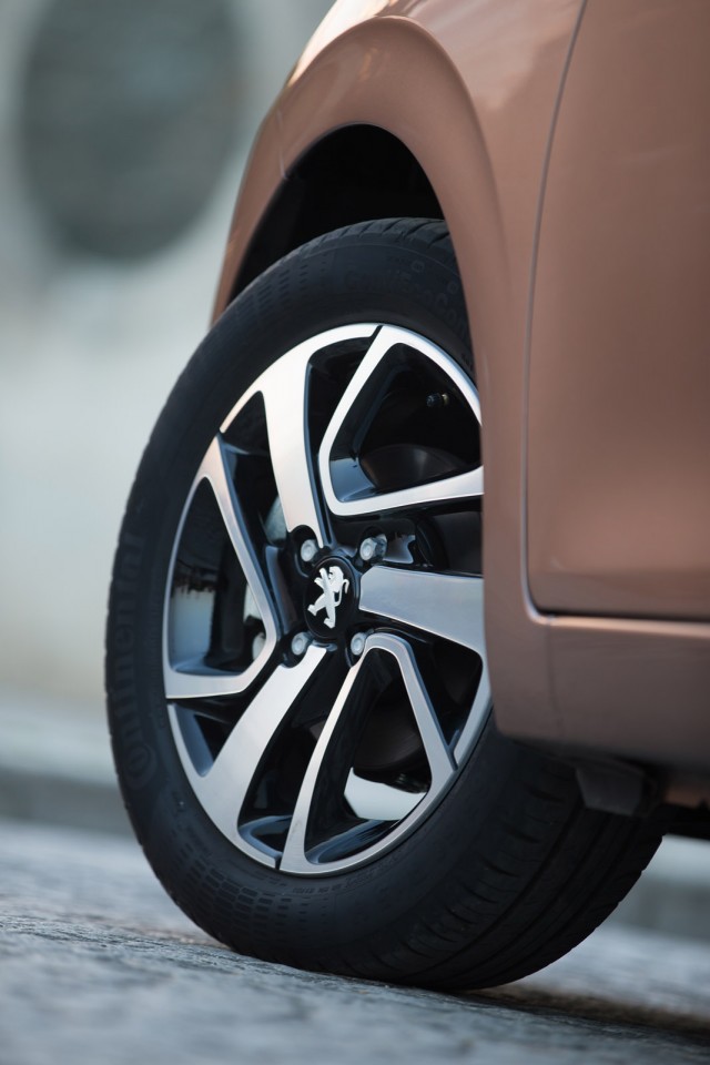 Photo jante alu Thorren 15'' diamantée Peugeot 108 Top ! Aïkin