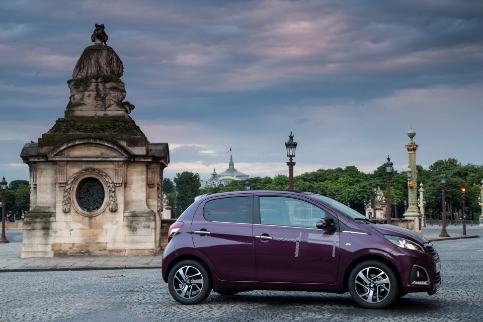 Photo statique Peugeot 108 Top ! Red Purple