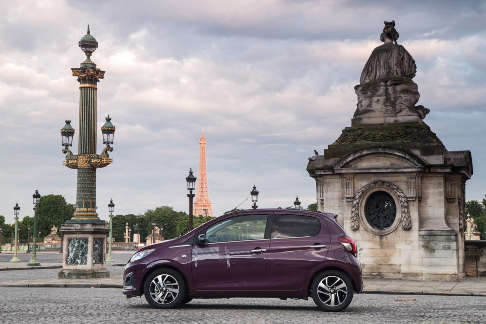 Photo statique Peugeot 108 Top ! Red Purple