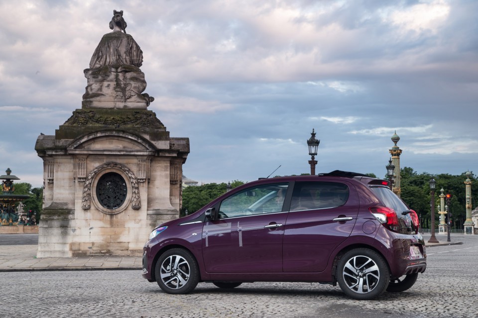 Photo statique Peugeot 108 Top ! Red Purple
