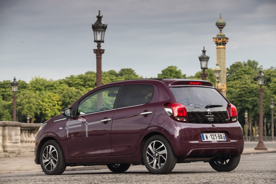 Photo statique Peugeot 108 Top ! Red Purple