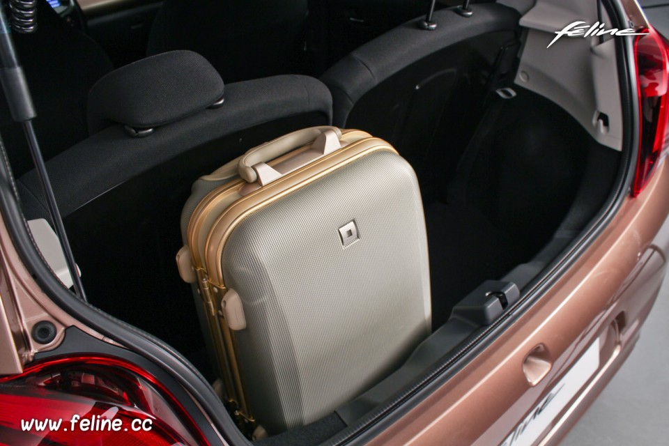 Photo coffre valise Peugeot 108 Allure Aïkinite - 1.2 VTi 82 c