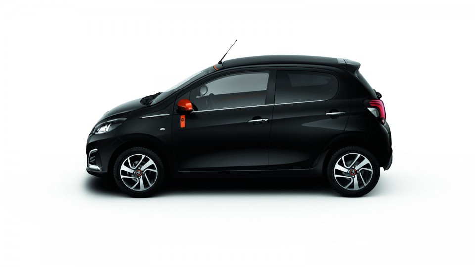 Photo officielle Peugeot 108 Top ! Roland Garros noire (2015)