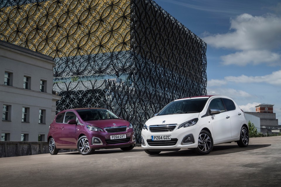 Photo Peugeot 108 Allure et 108 Allure Top (UK)
