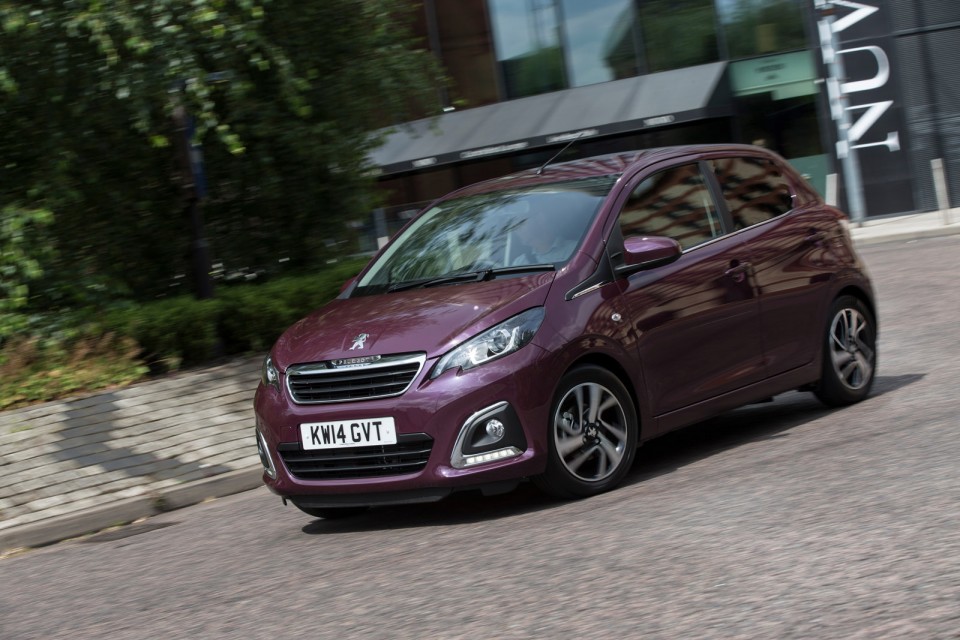 Photo Peugeot 108 Allure Red Purple (UK)