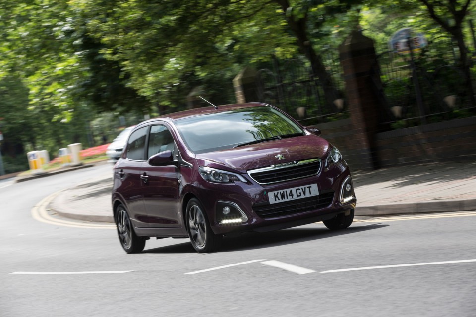 Photo Peugeot 108 Allure Red Purple (UK)