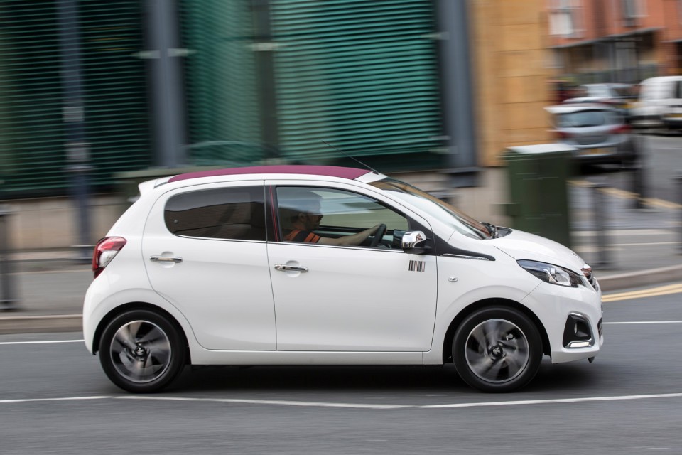 Photo roulante Peugeot 108 Allure Top Blanc Lipizan (UK)