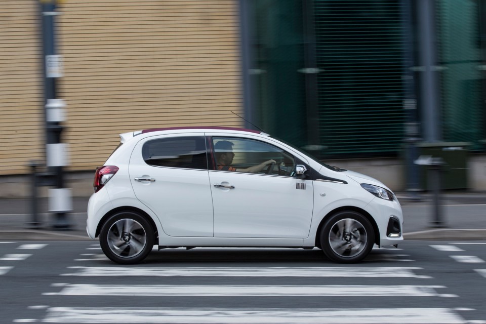 Photo roulante Peugeot 108 Allure Top Blanc Lipizan (UK)