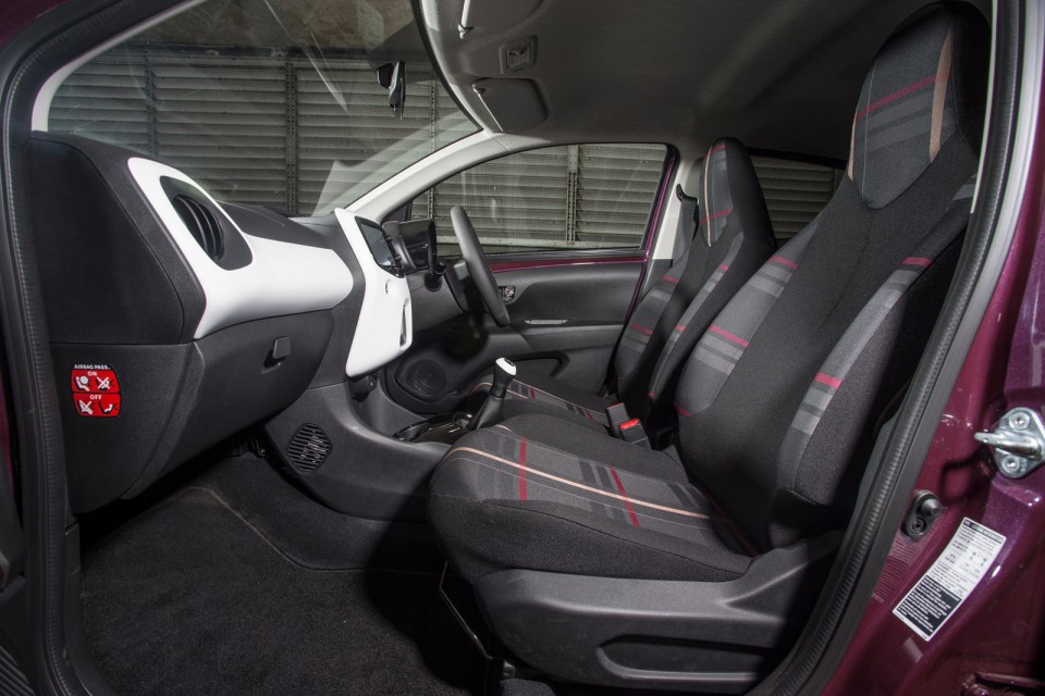 Photo intérieur tissu Carolight Peugeot 108 Allure (UK)