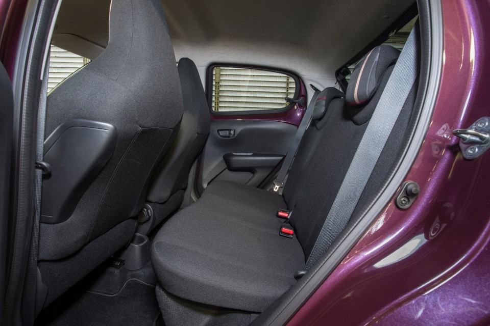 Photo banquette arrière Peugeot 108 Allure (UK)