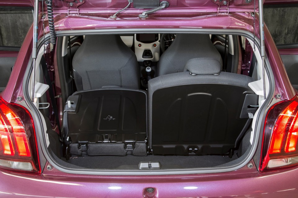 Photo coffre banquette fractionnable Peugeot 108 Allure (UK)