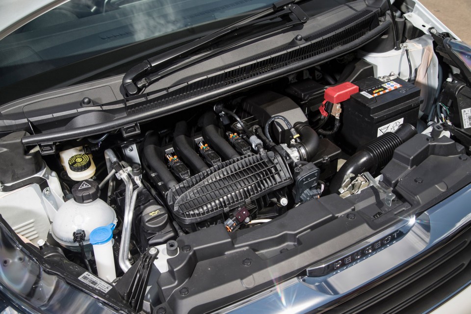 Photo compartiment moteur Peugeot 108 Allure (UK)