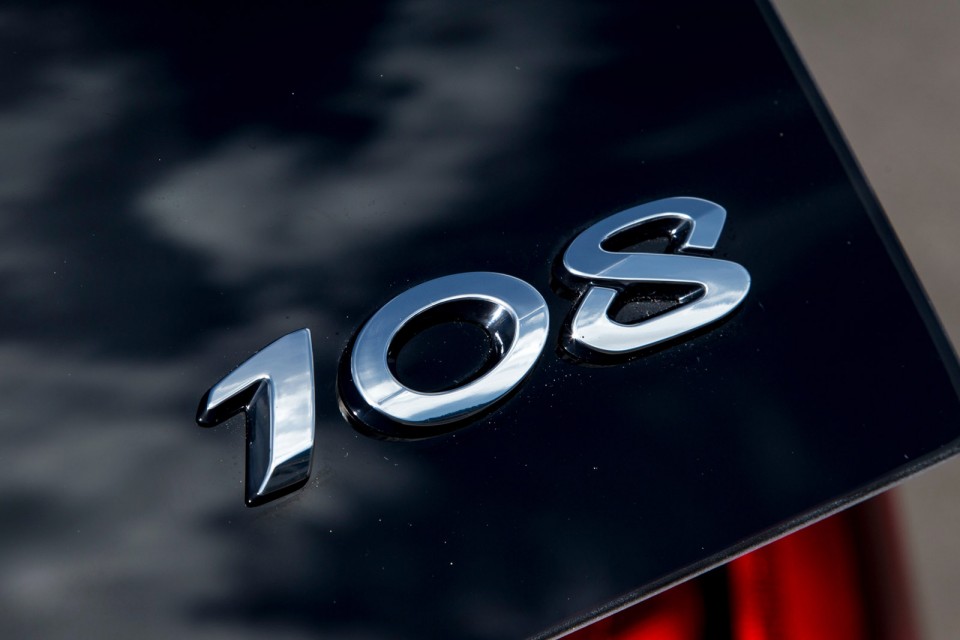 Photo sigle 108 Peugeot 108 Allure (UK)